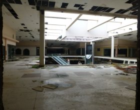 Dead mall